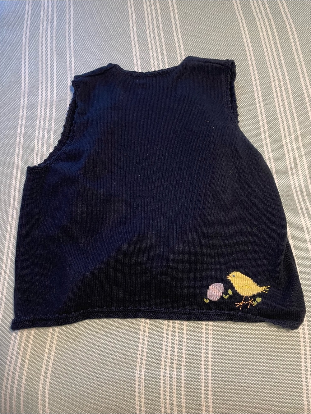 Crewneck sweater neckline - Picture 3 of 3